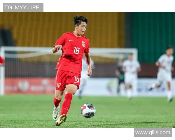 第一人称镜头带你感受足球巨星赛场奔跑与进球的震撼瞬间